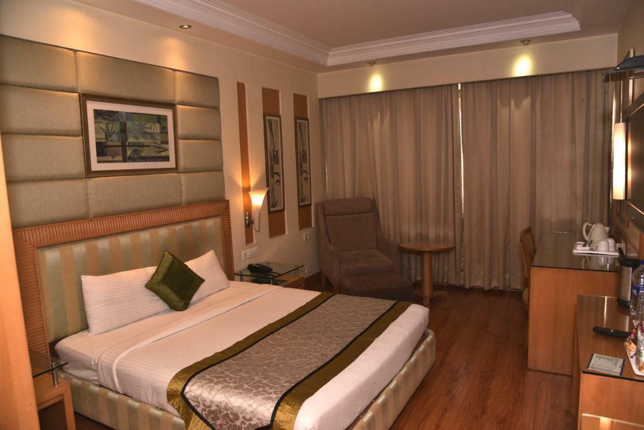Hotel Western Court Chandīgarh Exterior foto