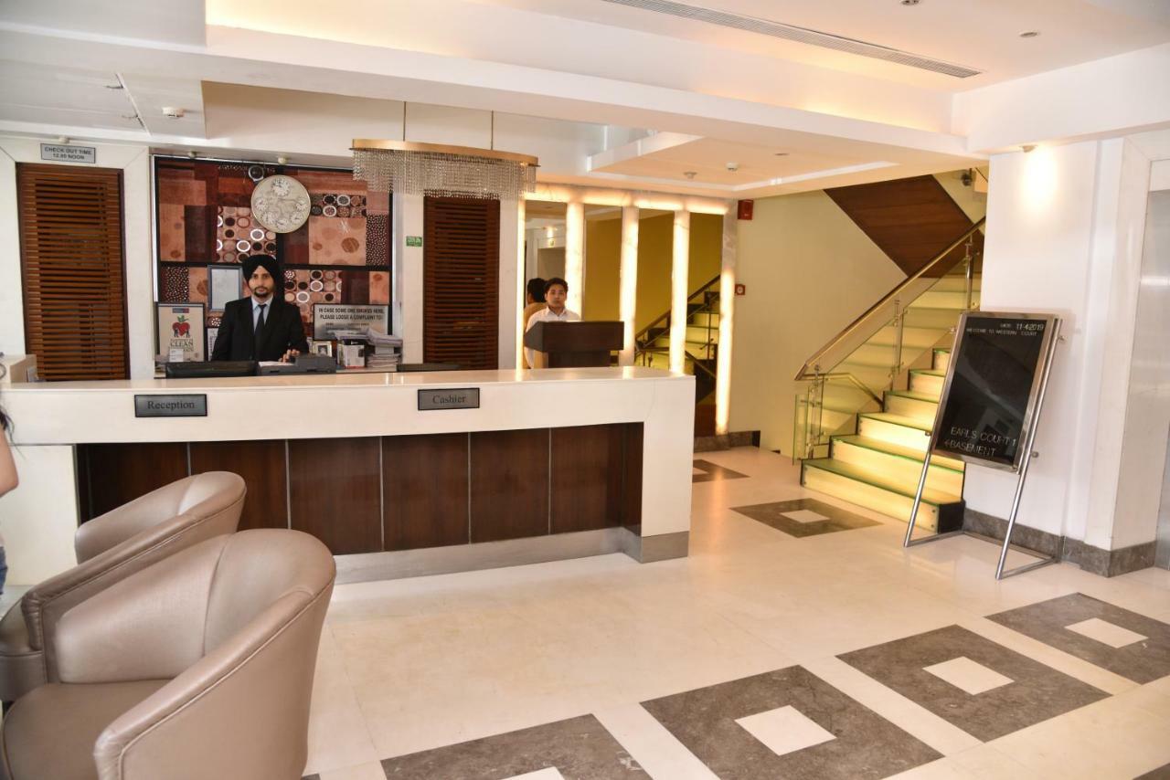 Hotel Western Court Chandīgarh Exterior foto